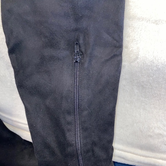 Knee high boots - Picture 3 of 4